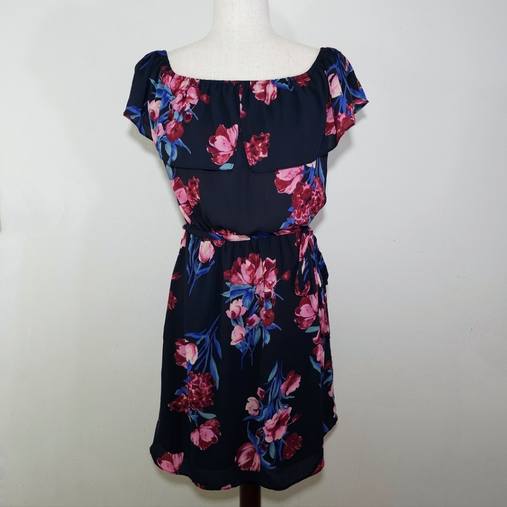 Everly Dress Size Medium NEW